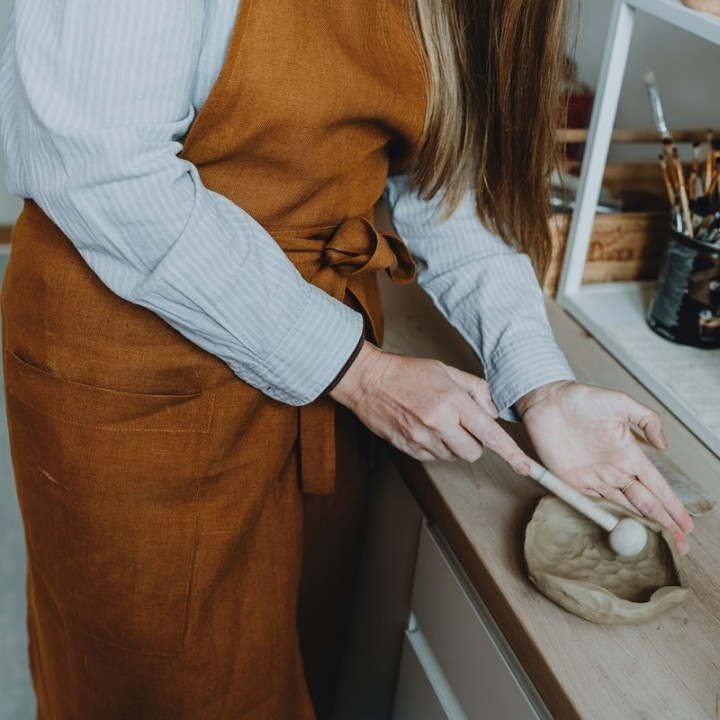 Apron for ceramics II-by Lennea