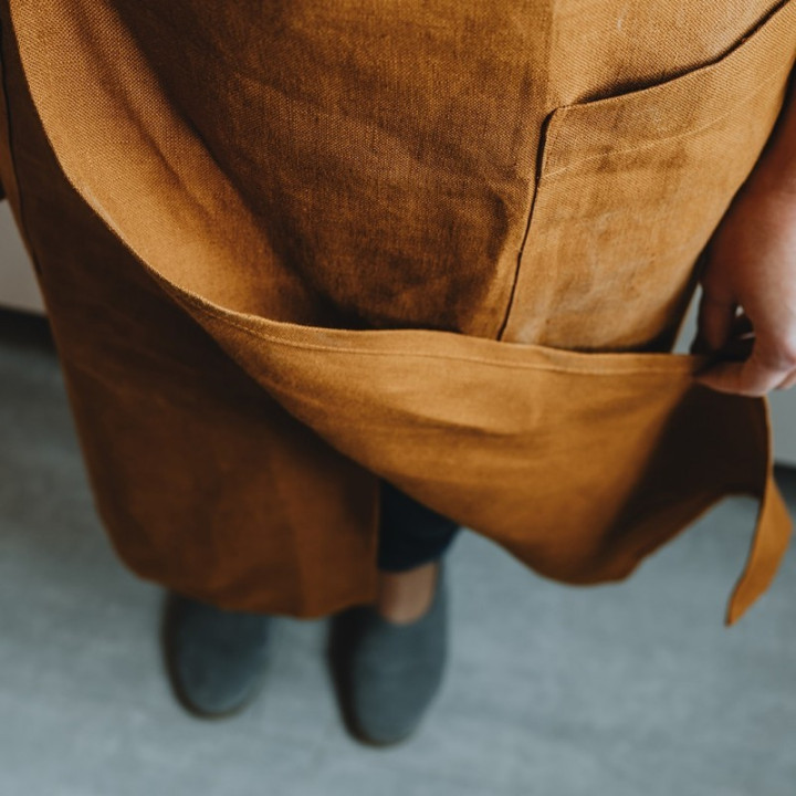 Apron for ceramics II-by Lennea