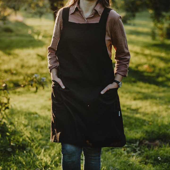 Ronja apron (black)