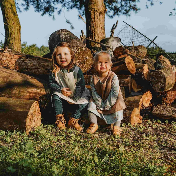 Lotta children's apron (natural) - with braces