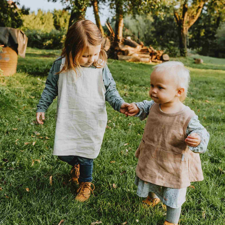 Lotta children's apron (natural) - with suspenders