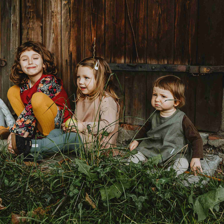 Kerstin children's apron (cherry)