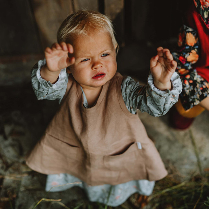 Kerstin children's apron (walnut)