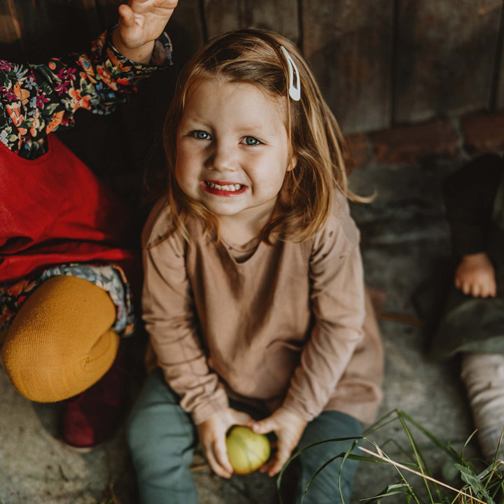 Kerstin children's apron (walnut)