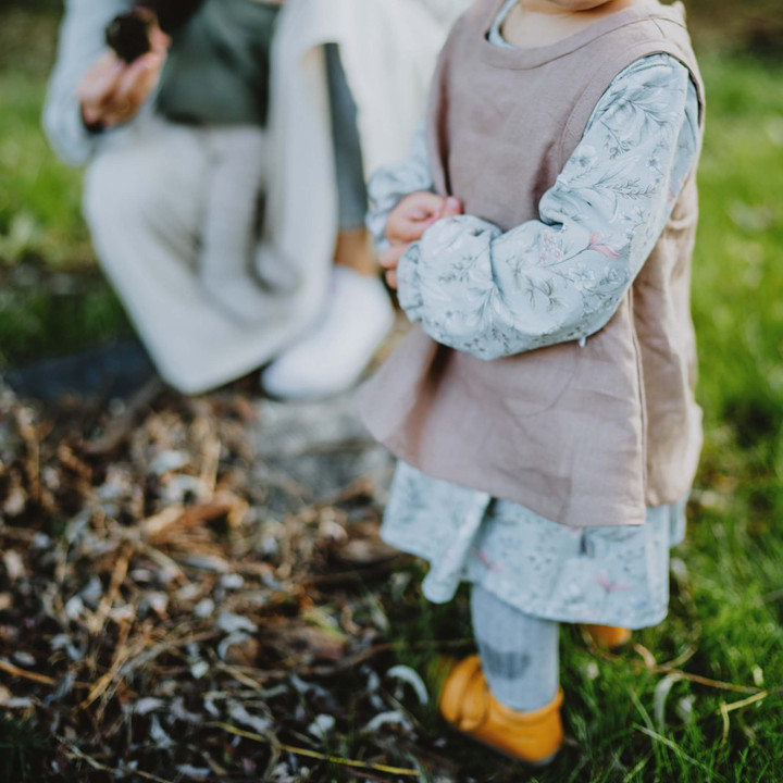 Kerstin children's apron (walnut)