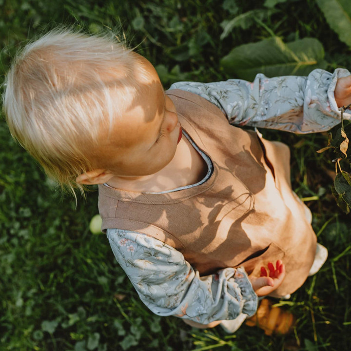 Kerstin children's apron (walnut)