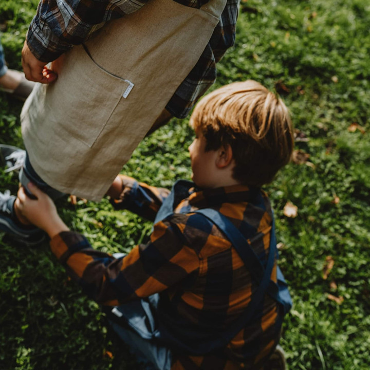 Lotta children's apron (indigo) - with braces