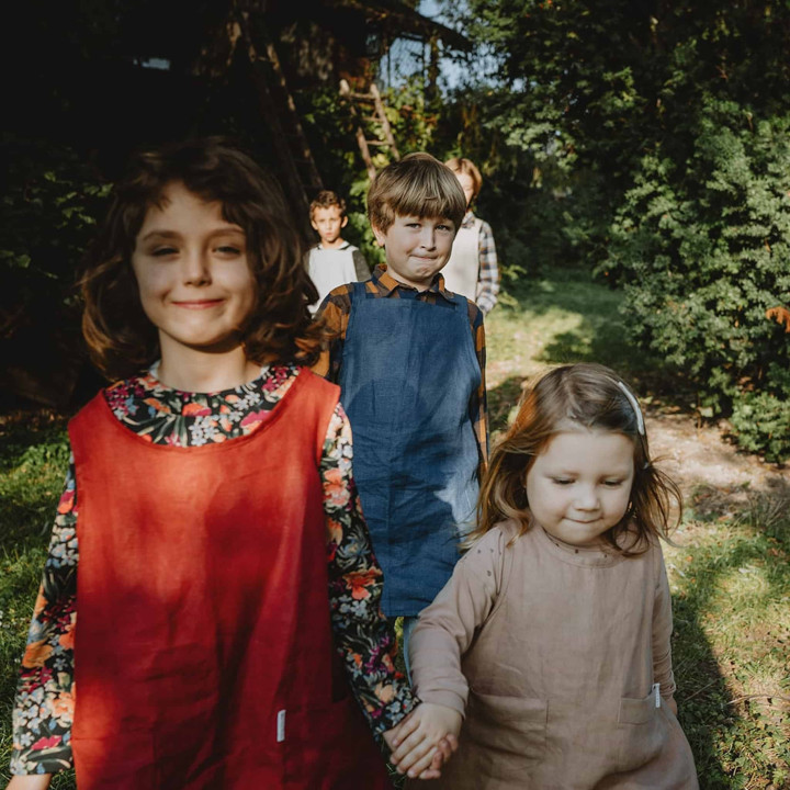 Lotta children's apron (indigo) - with braces