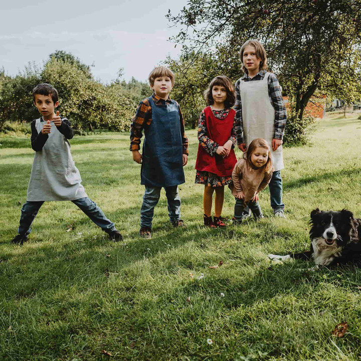 Lotta children's apron (indigo) - with braces