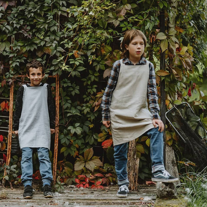 Lotta children's apron (natural heavy) - with braces