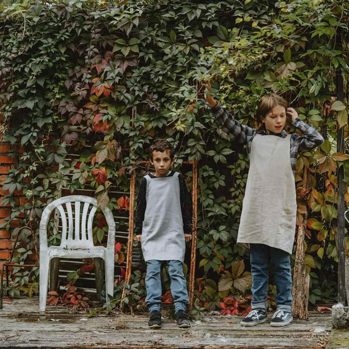 Lotta children's apron (natural heavy) - with braces