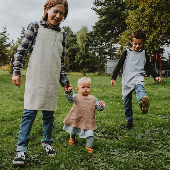 Lotta children's apron (natural heavy) - with braces