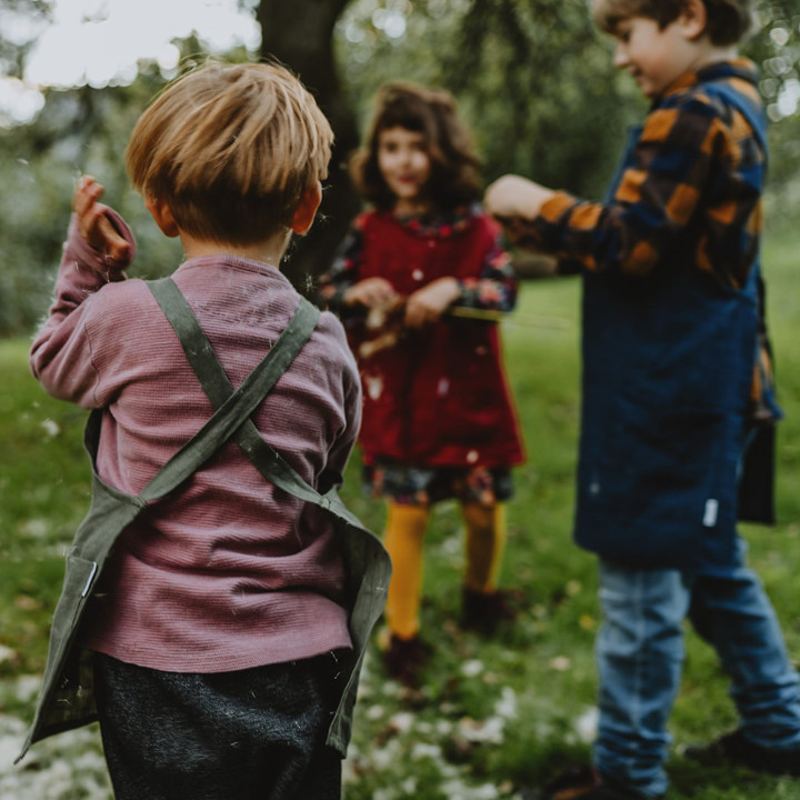 Children's apron with braces - 100% linen
