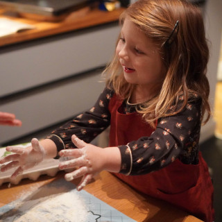 Lotta children's apron (cherry)-with braces
