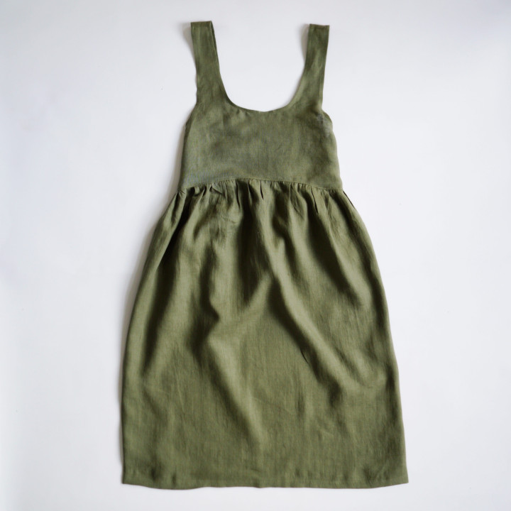Mia dress apron in olive - 100% linen