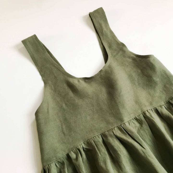 Mia dress apron in olive - 100% linen