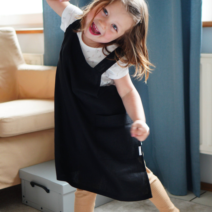Lotta children's apron (black) - with braces