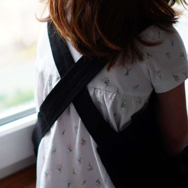 Lotta children's apron (black) - with braces
