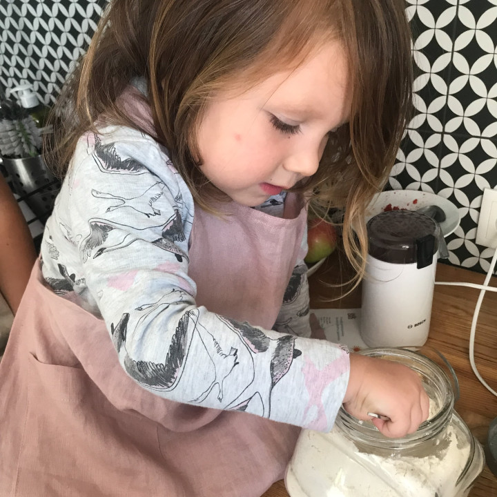 Lotta children's apron (powder pink)