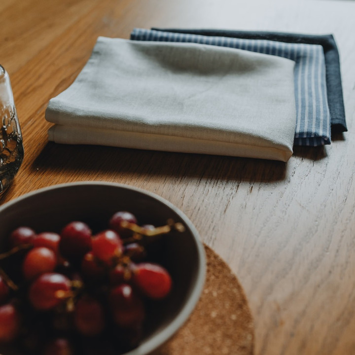 Linen cloth (blue stripes)