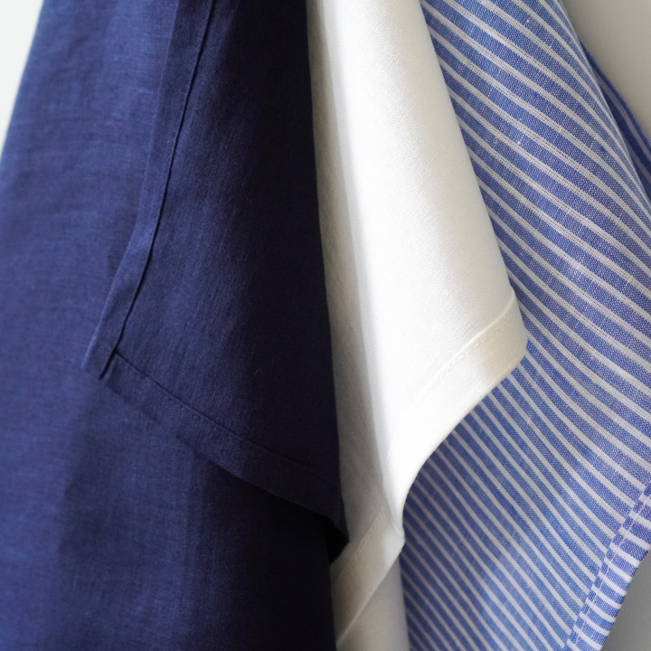 Linen cloth (blue stripes)