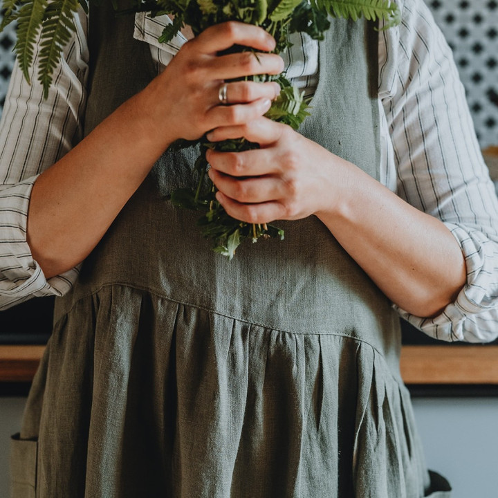 Mia dress apron in olive - 100% linen