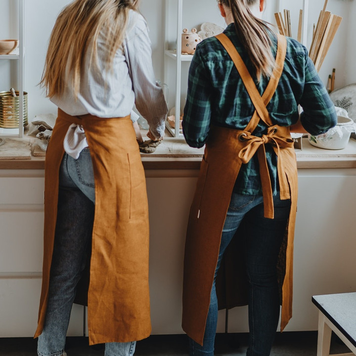 Apron for ceramics II-by Lennea