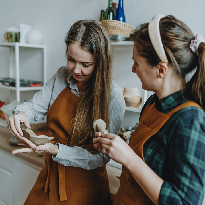Apron for ceramics II-by Lennea